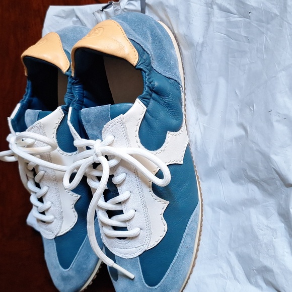 Women Shoes - Picture 5 of 8